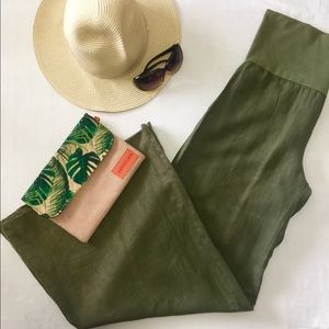 Gorgeous yogi linen, wide leg pants in army green!